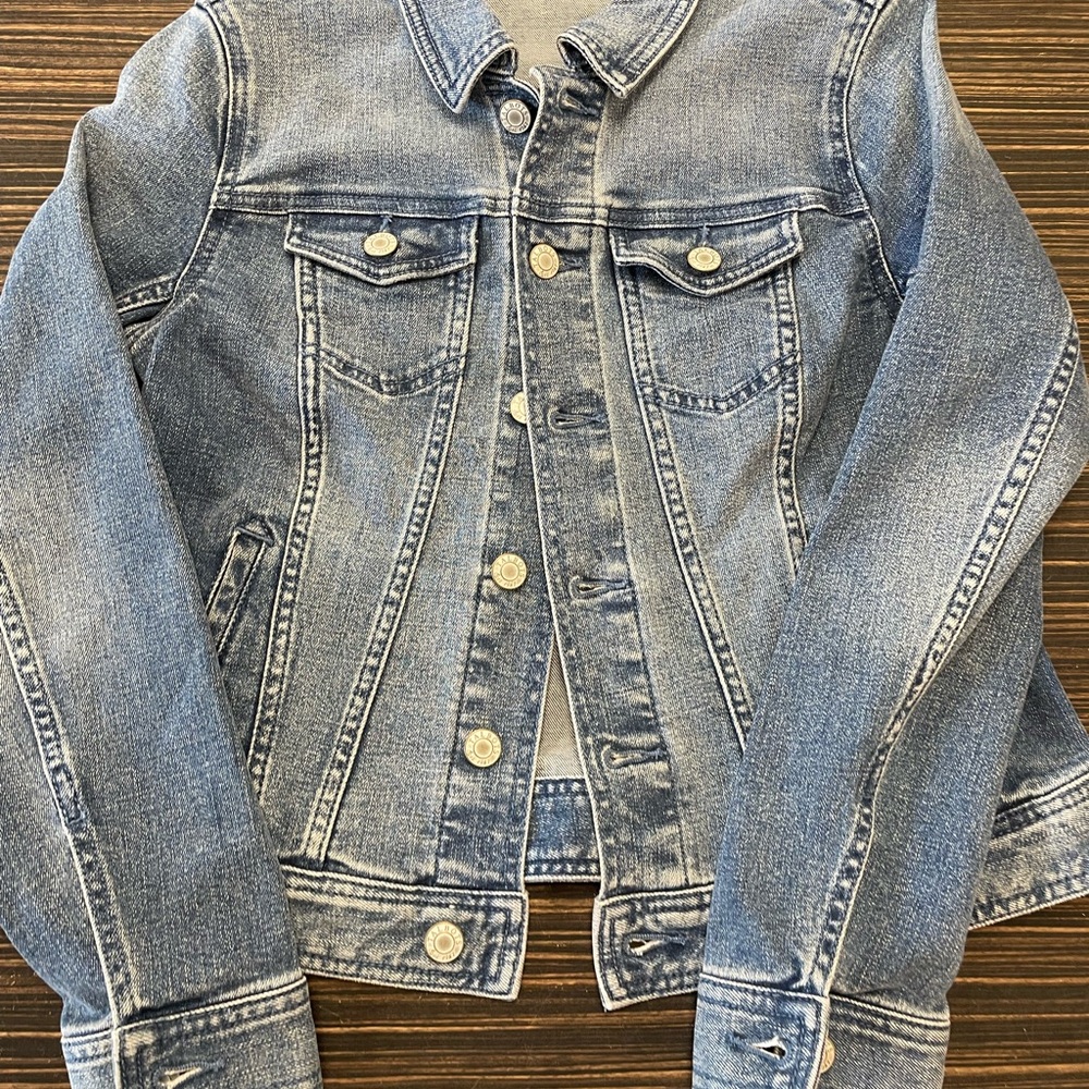 Talbots Women’s Blue Denim Jacket. Petite Small
